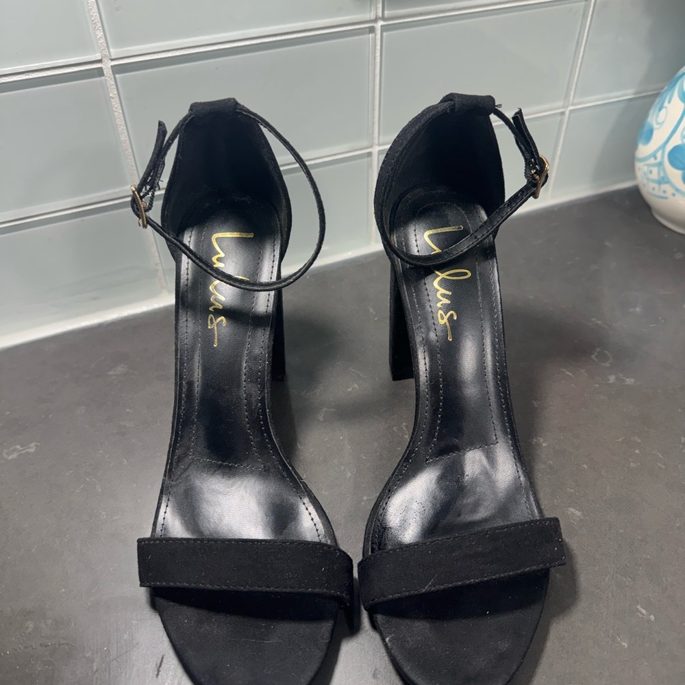 Lulu's Elegant Black Strap Heels